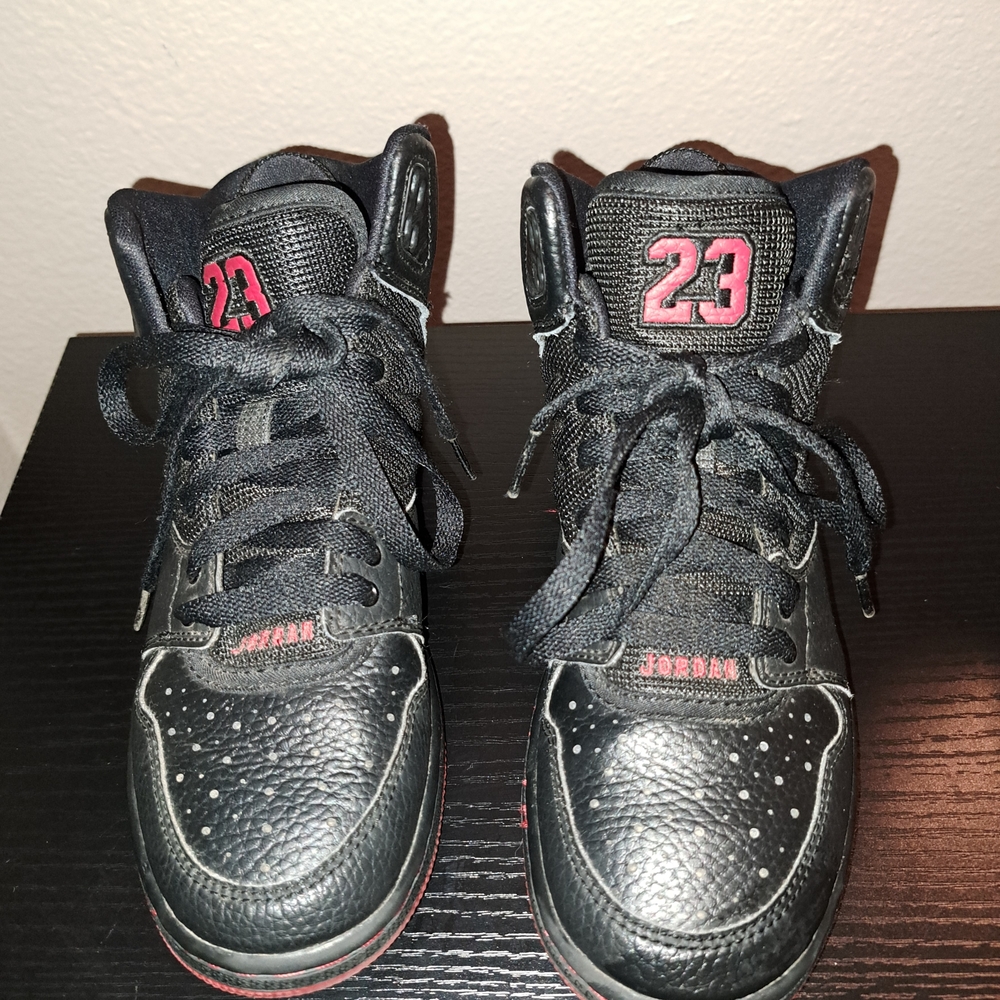 Kids Black & Red Jordan Basketball Shoes with '23' Accent. Size 4Y - Picture 2 of 16